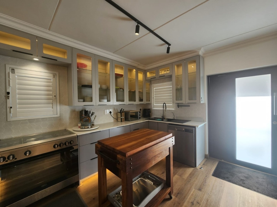 3 Bedroom Property for Sale in Mont Fleur Mountain Estate Western Cape